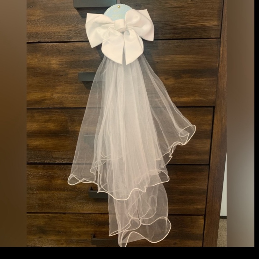 Bride veil with bow